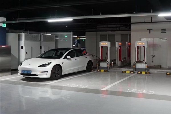 北京新规:燃油车占用充电车位是违章停车 罚款+拖离