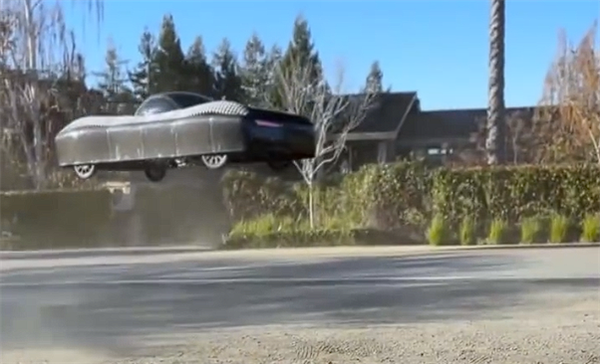 200万一辆 马斯克投的飞行汽车试飞:垂直能升降