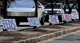 马斯克裁员大刀砍向美国交管局：自动驾驶监管人员减半