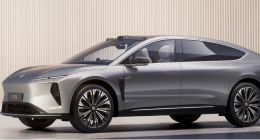 去年又亏了224亿，蔚来留在“牌桌上”有多难？