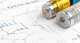 川普挥舞关税大棒，石头科技如何成为“硬石头”？