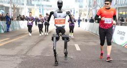 跑马拉松的人形机器人