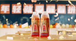 从蓝领续命水到冲刺港股，东鹏饮料在下一盘什么棋？