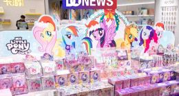 卡游的暴利生意经：花钱租IP，“收割”小学生