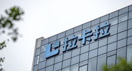 净利腰斩，“0元退股”亏损过亿，跨境支付能否拯救拉卡拉？