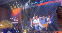 马云现身阿里音乐会 向员工挥手致意引发全场热烈掌声