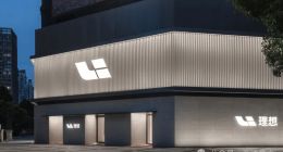 股价腰斩、毛利率下滑，千亿市值蒸发的理想汽车“失速”：如何突围“增程依赖症”？