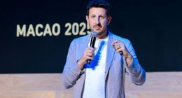 对话OpenAI前商业化负责人Zack Kass：大多数情况下人类的准确性远不如AI