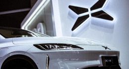 小鹏敢“飘”，是因为MONA M03 Max还是高管“剪了辫子”？