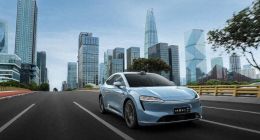 从爆款到“折戟”，智界R7四个月崩盘？都怪华为系造车同门相残？