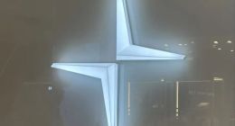 深陷困境的极星，收到了李书福的2亿美元注资