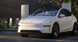 特斯拉Robotaxi开始在得克萨斯州小规模试运营：坐一次30元 车内配有安全员