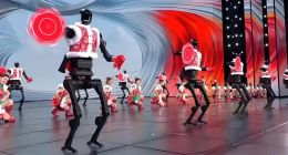 2025人形机器人元年：“狂欢”在客厅，而“财富”在车间丨智能硬件观察