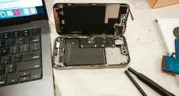 在钉钉和企业微信夹缝中生存，飞书借力AI打破僵局有点难