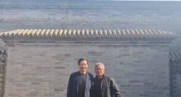 黄仁勋来北京了？大热天穿皮夹克和雷军合影