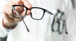 “从近视150度跳到225度”，“防近视”远望屏被家长吐槽起反作用