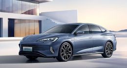 消息称纯电动汽车和插电式混合动力汽车上半年在国外销售近350万辆