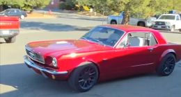 车主把特斯拉FSD移植到1966年的福特野马上 车辆成功自动驾驶