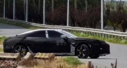 小米神秘伪装车现身街头 或是长轴距版小米SU7