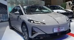 红旗销量再创新低！年轻人为何对“红旗”说再见？