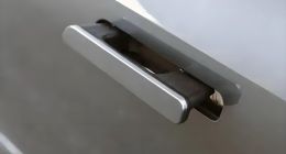 消息称监管部门拟禁止采用全隐藏式门把手：必须带机械冗余