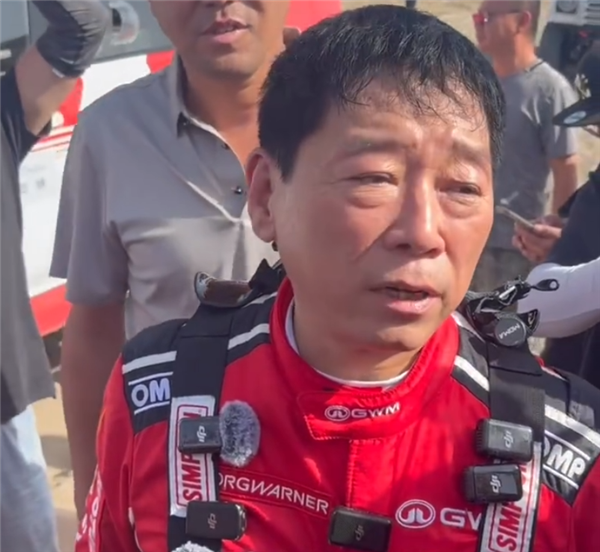 真车圈老炮!61岁的魏建军驾驶哈弗H9 亲自参加敦煌拉力赛
