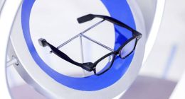 夸克与高德联合发布行业首个近眼显示导航系统