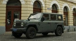 硬派SUV一翻车就A柱弯折，212品牌再现危机？