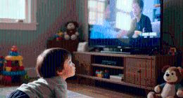 电视屏幕反光问题：困扰用户多年 追觅电视V3000一招彻底解决