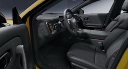 零跑Lafa5纯电轿车内饰首次曝光 将于广州车展上市