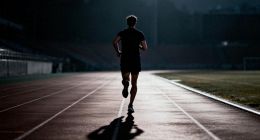 安踏的管理人员快不够用了