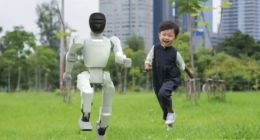 人形机器人卖出手机价：“小布米”售价低至9998元