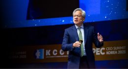 黄仁勋预测：未来两三年90%新知识将由AI合成