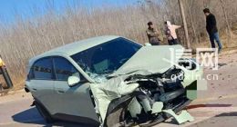 吉利星愿被撞车头被掀起 车辆主驾驶气囊却没有弹开