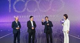 第10000辆尊界S800量产下线，车主为李连杰