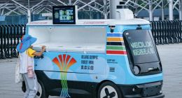 新石器领跑，无人配送行业的“冰与火”