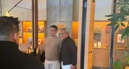 黄仁勋现身北京品尝云南菜 与现场就餐人员友好合影