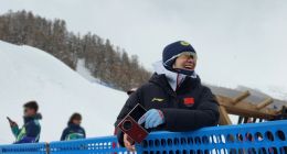 徐梦桃疑似晒出荣耀Magic V6：采用标志性大圆形镜头+金色边框