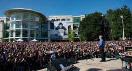 苹果成立50周年总部庆祝活动是一场盛大音乐会 在晚间上演