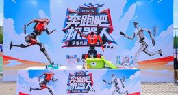 荣耀自研机器人闪电、元气仔走进南大，开启2026赛博毕业季