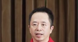 周鸿祎评马斯克“十年后人类不开车”预言：重点不是驾照，而是AI要接管物理世界