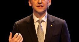 诺奖得主詹珀出走谷歌DeepMind，官宣加入Anthropic