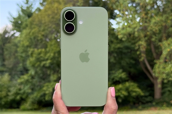 苹果又一次秀刀法！iPhone 18不舍得上12GB内存