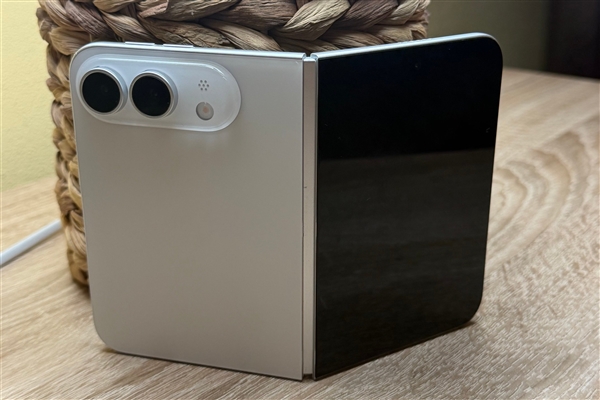 iPhone Ultra平整度看齐OPPO Find N6：折痕近乎无感