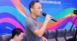 “我不能躺平！”49岁的他，和05后一起上了一堂千问AI课
