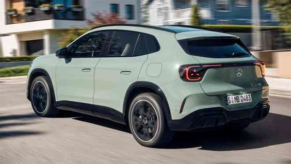 奔驰最小SUV大换血！全新GLA首秀：可油可电5.3秒破百