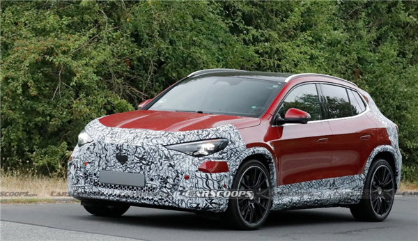 奔驰最亲民纯电SUV！全新AMG GLA路试谍照曝光：680马力对标宝马iX3 M