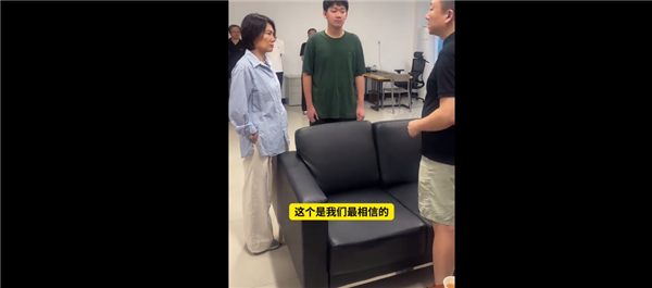 家长直言相信能培养好！董明珠现身格力技工学校：查看面试环节 还与15岁学生比身高