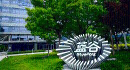 中报销量狂奔仍“失血”，扣非八年半亏近400亿 北汽蓝谷怎么了？